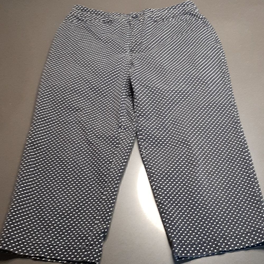 Croft & Barrow Classic Fit Blue with White Polka-dots Capris